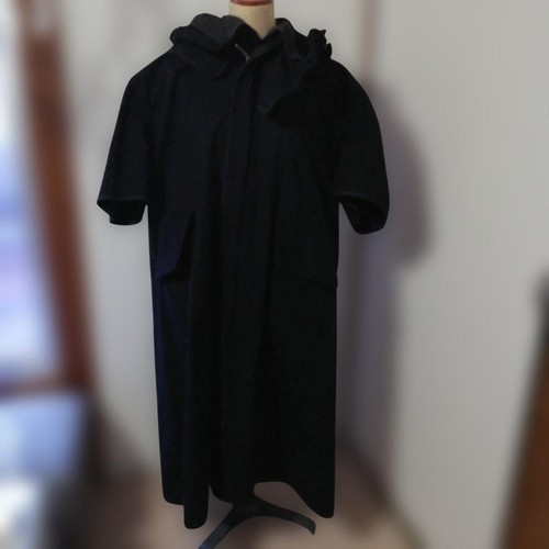 Giacca nera con cappuccio