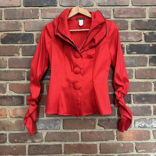 Giacca rossa design oggi